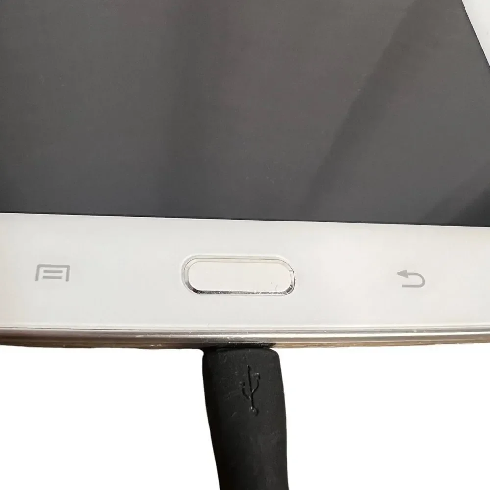 Samsung Galaxy Tablet For Parts or Repair Model GT-N5110 No Cracks
